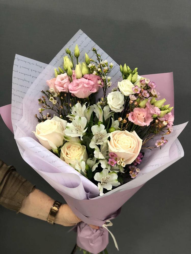 Букет цветов из: Альстромерии, Розы и Лизиантусы в Рахье