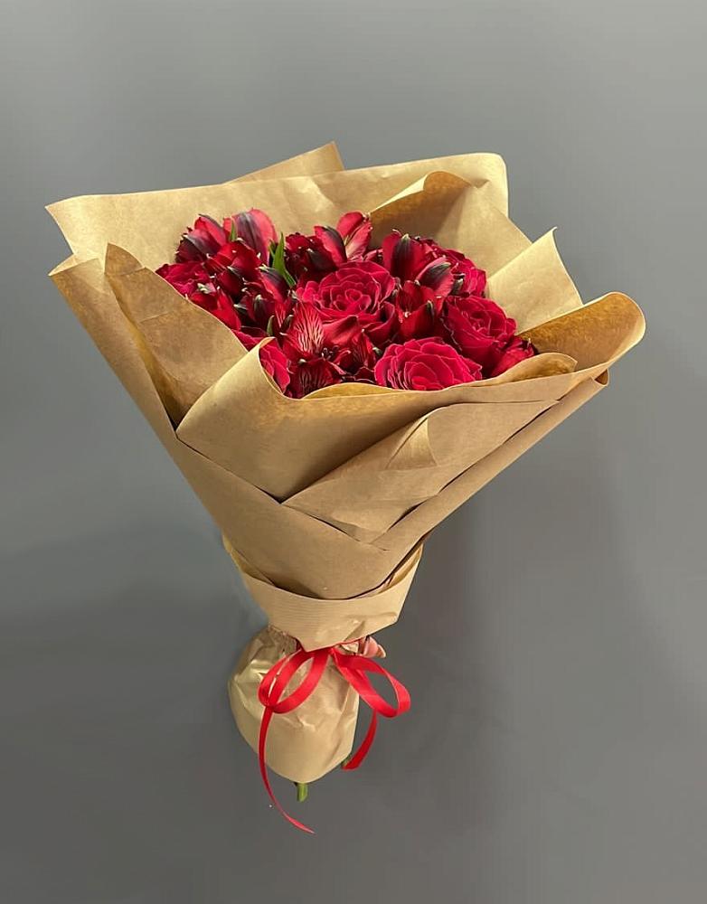 Букет цветов из: Альстромерии и Розы в Рахье