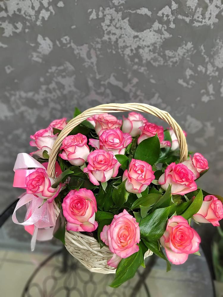 Цветочная композиция из Розы в корзине в Рахье