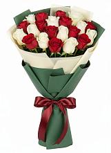 Букет Микс из красных и белых роз в Рахье