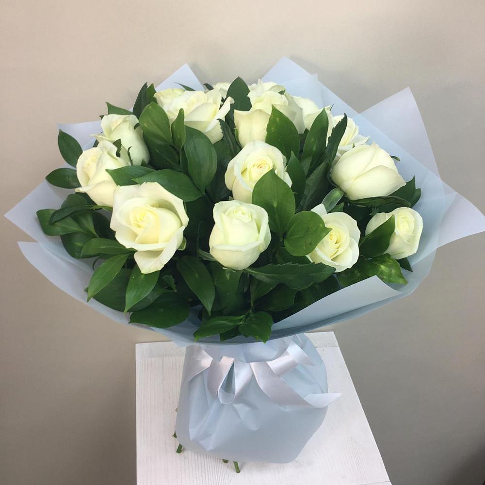 Букет 15 Белых роз Проуд в Рахье