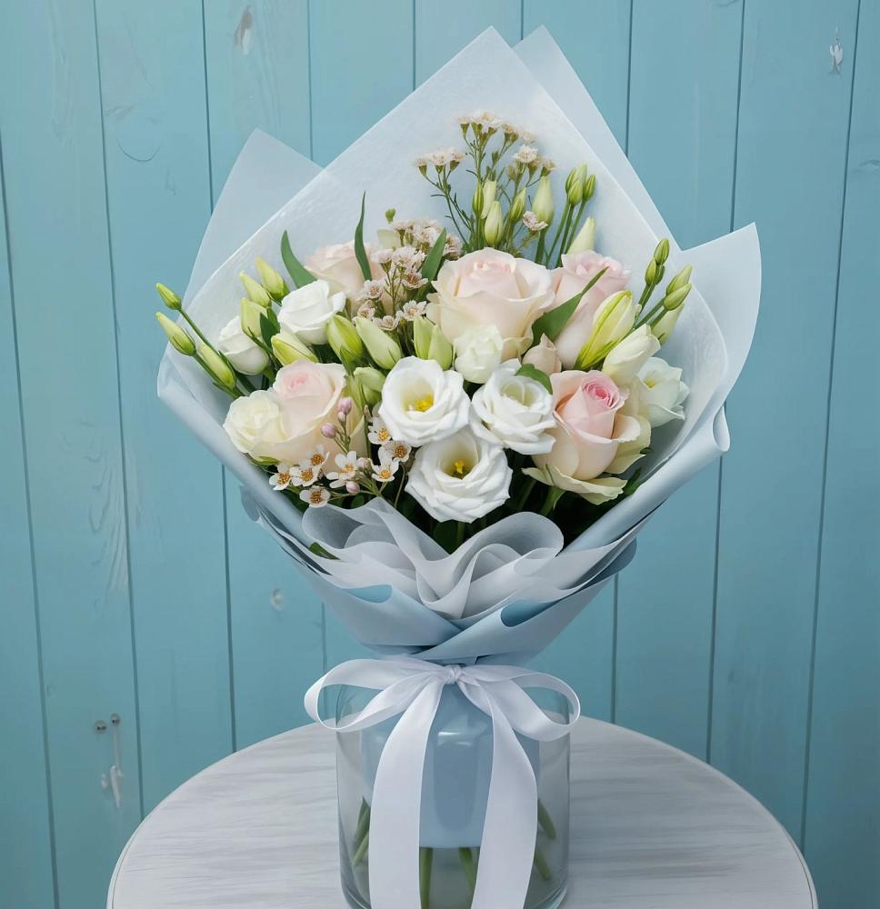 Букет цветов из: Розы и Лизиантусы в Рахье