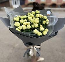 Букет Белые кустовые розы Солинеро в Рахье