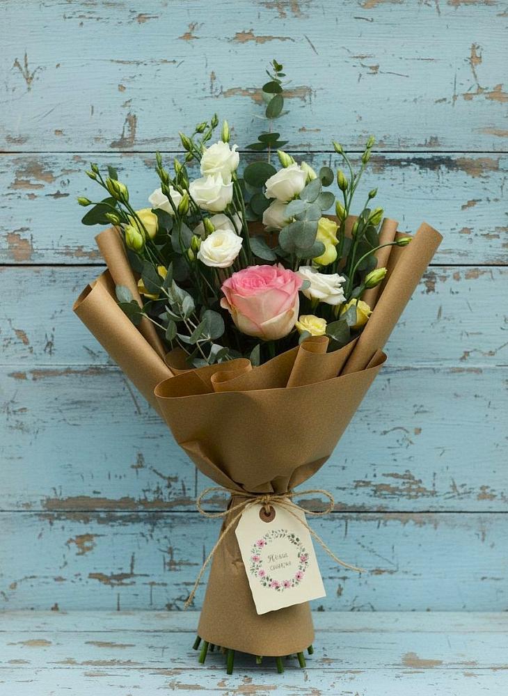 Букет цветов из: Розы и Лизиантусы в Рахье