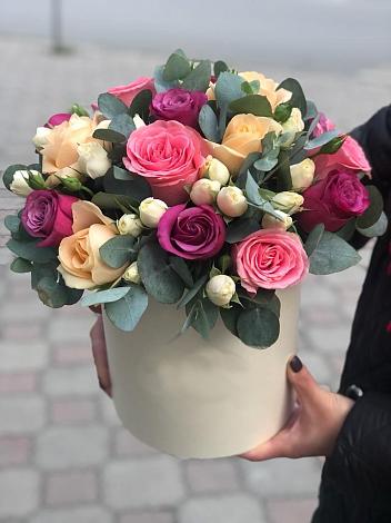 Цветочная композиция из Розы в шляпной коробке в Рахье