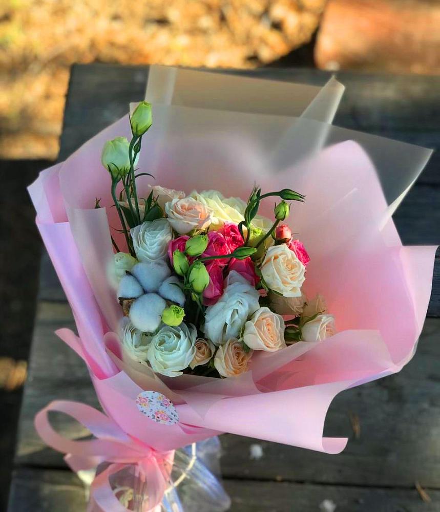 Букет цветов из: Розы и Лизиантусы в Рахье