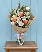 Букет цветов из:  Альстромерии, Лизиантусы, Розы и Хризантемы #REPLACE_PRED# Рахье