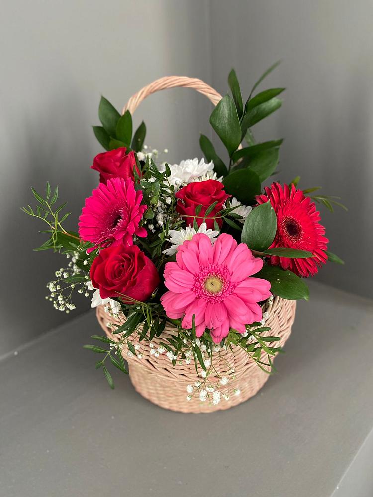 Цветочная композиция из Розы, Хризантемы и Герберы в корзине в Рахье