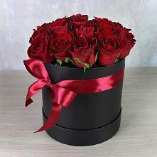 Цветочная композиция из Розы в шляпной коробке в Рахье