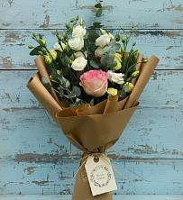 Букет цветов из:  Розы и Лизиантусы в Рахье