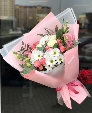 Букет цветов из: Розы, Лизиантусы и Хризантемы в Рахье