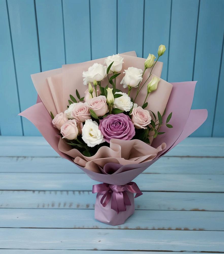 Букет цветов из: Розы и Лизиантусы в Рахье